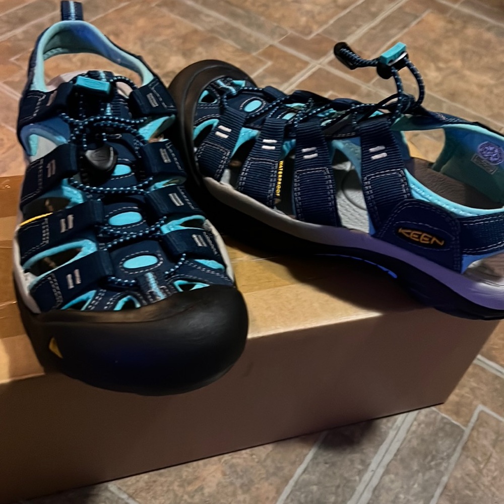 KEEN SANDALS